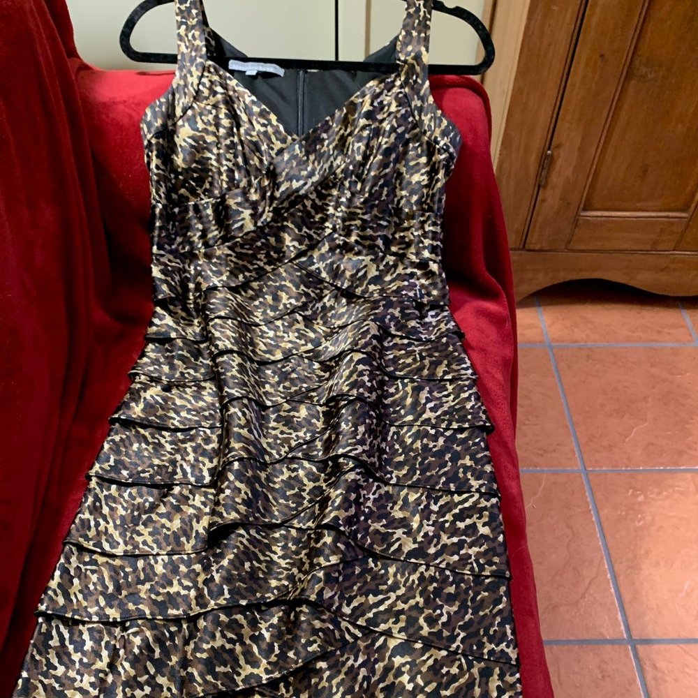 Maggy London Dress, Brown, black & gold print, Size 4, Under knee, All lining.LN